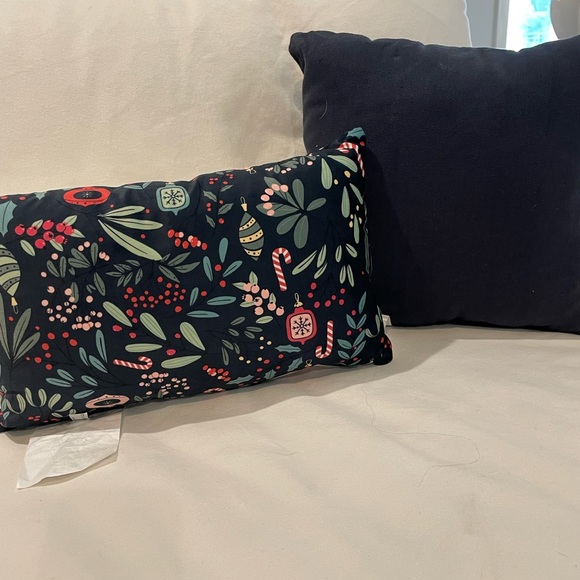 Christmas Tree Decorative Pillow plus Embroidered Merry pillow🎄🎉 - Picture 4 of 9